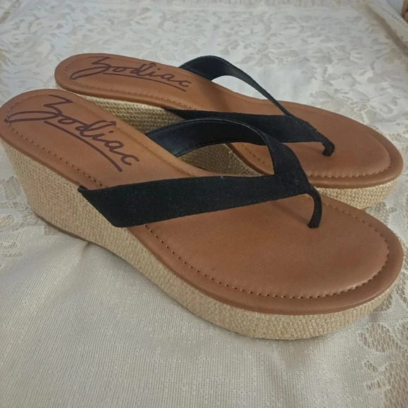 NWOT Zodiac Womens Rio Black Thong Wedge Sandals Shoes - Picture 4 of 5